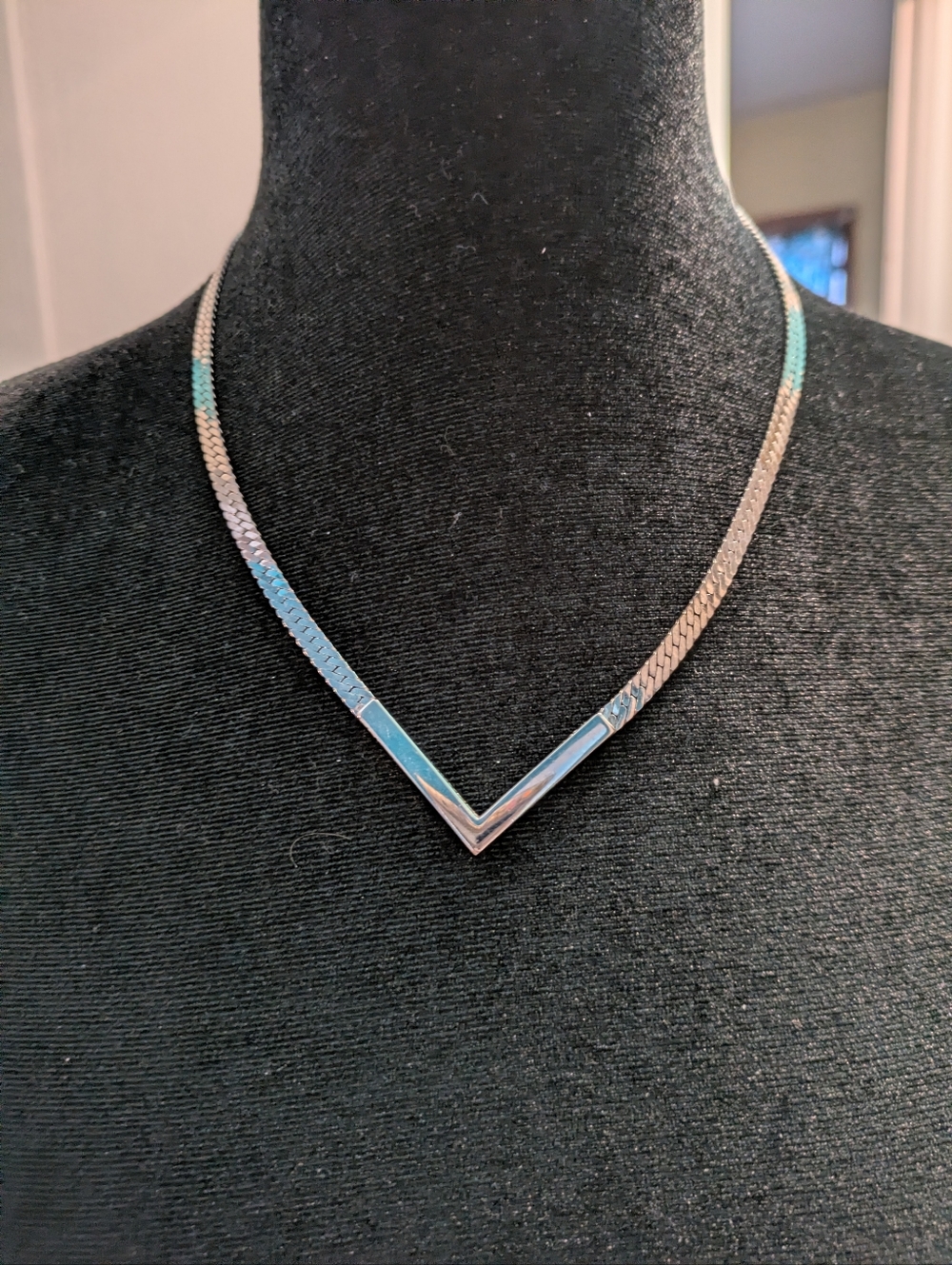 ✨ V-Shaped Sleek Silver Collar Choker - Minimalist Perfection ✨